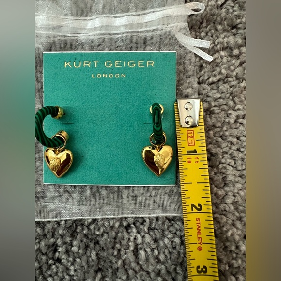 Kurt Geiger Green Hoop Heart Raven Earrings NWT - Picture 7 of 8